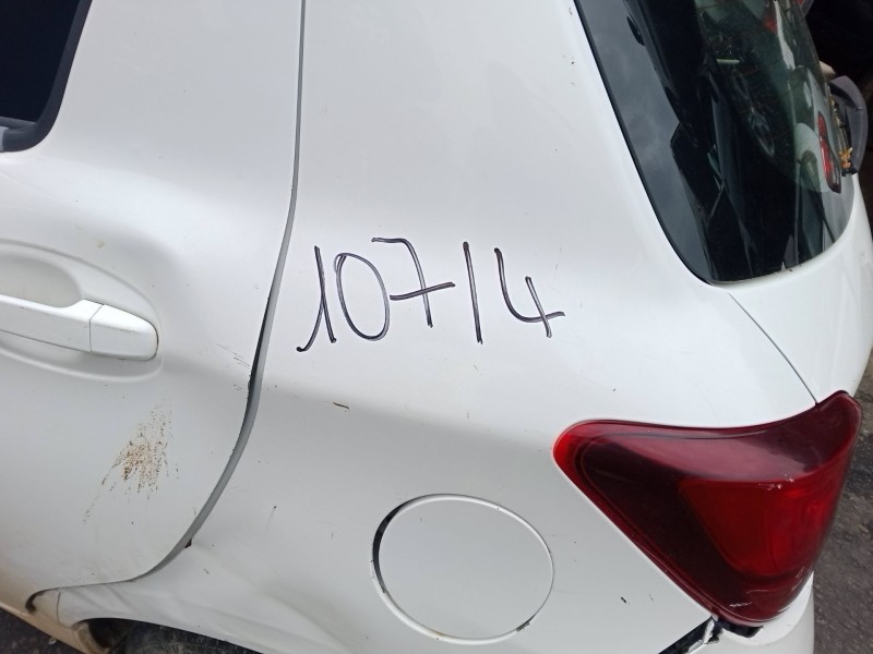 toyota yaris (_p13_) del año 2015