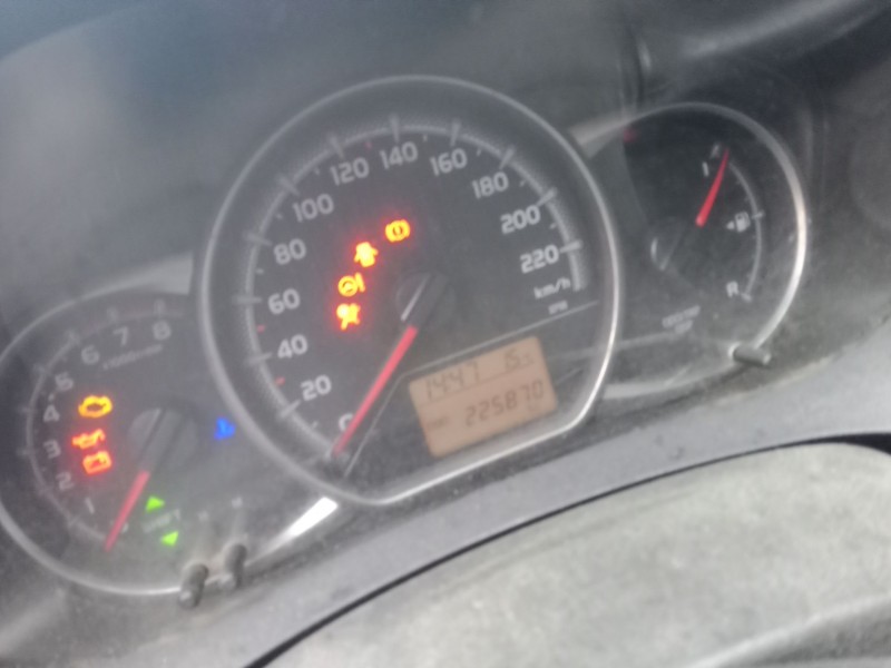 toyota yaris (_p13_) del año 2015