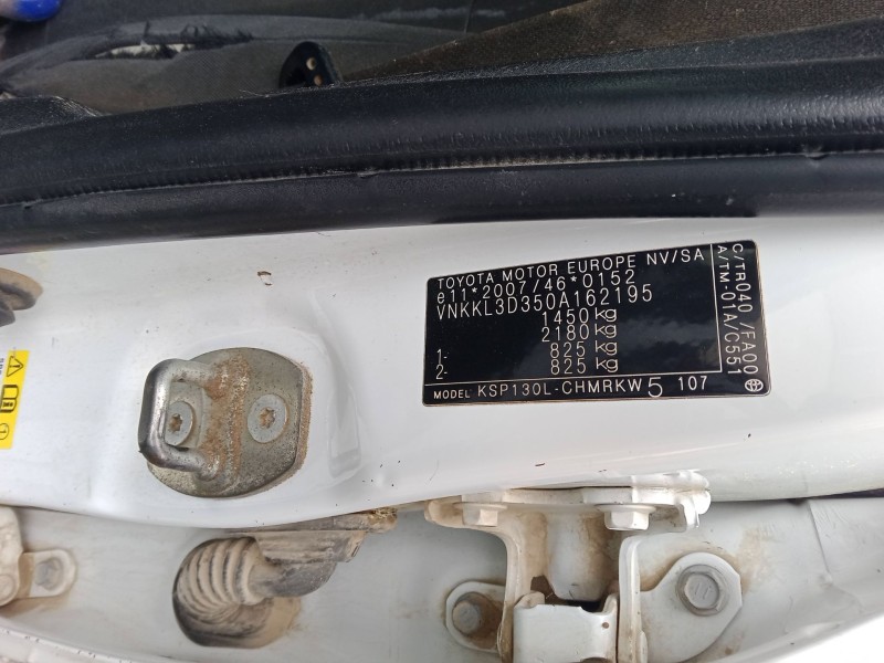 toyota yaris (_p13_) del año 2015