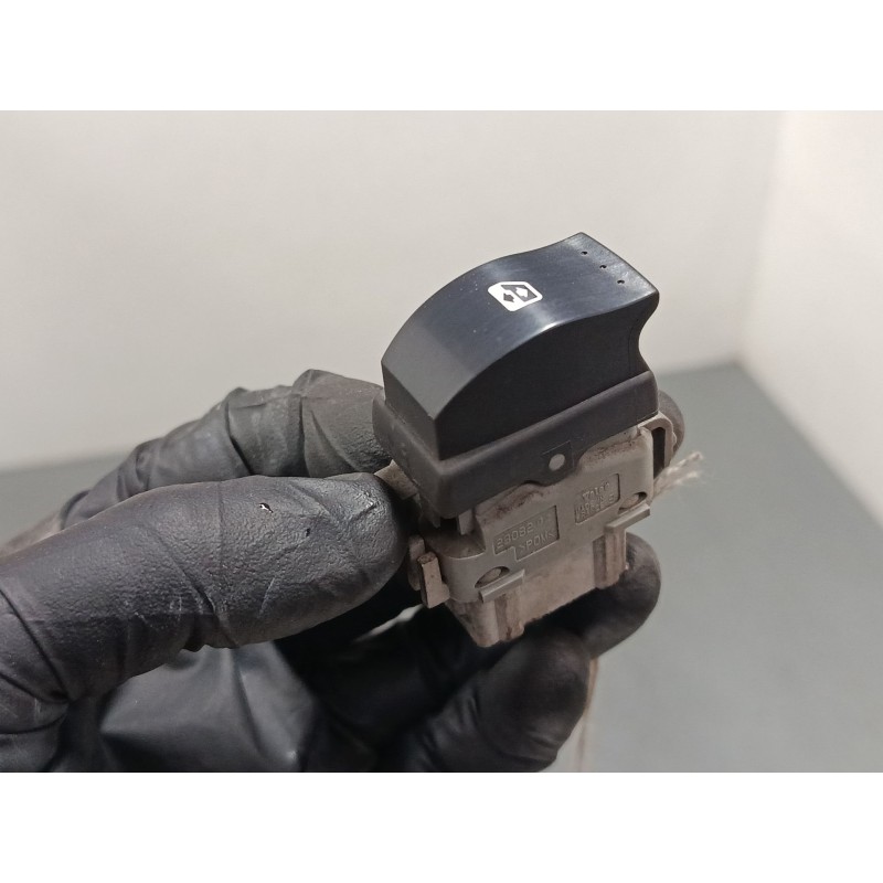 Recambio de mando elevalunas delantero derecho para renault scénic ii (jm0/1_) 2.0 (jm05, jm0u, jm1n, jm1u, jm2v) referencia OEM
