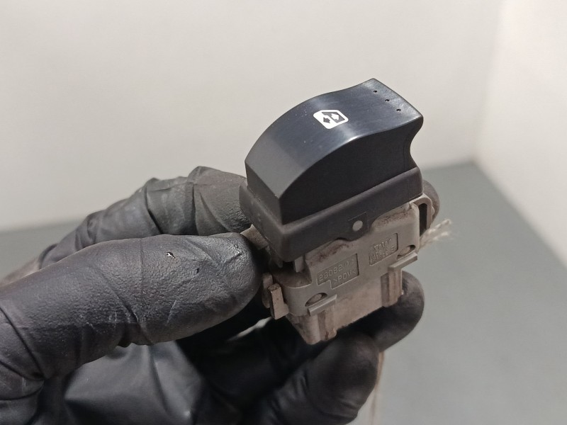 Recambio de mando elevalunas delantero derecho para renault scénic ii (jm0/1_) 2.0 (jm05, jm0u, jm1n, jm1u, jm2v) referencia OEM