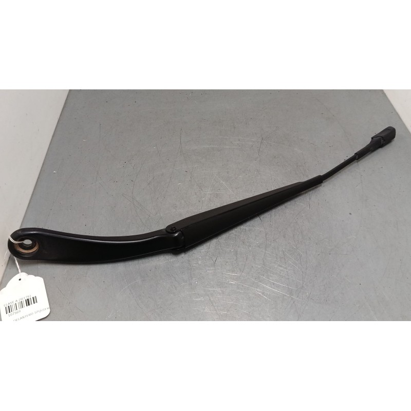 Recambio de brazo limpia delantero izquierdo para mercedes-benz clase a (w176) a 220 d (176.003) referencia OEM IAM A1768203400 