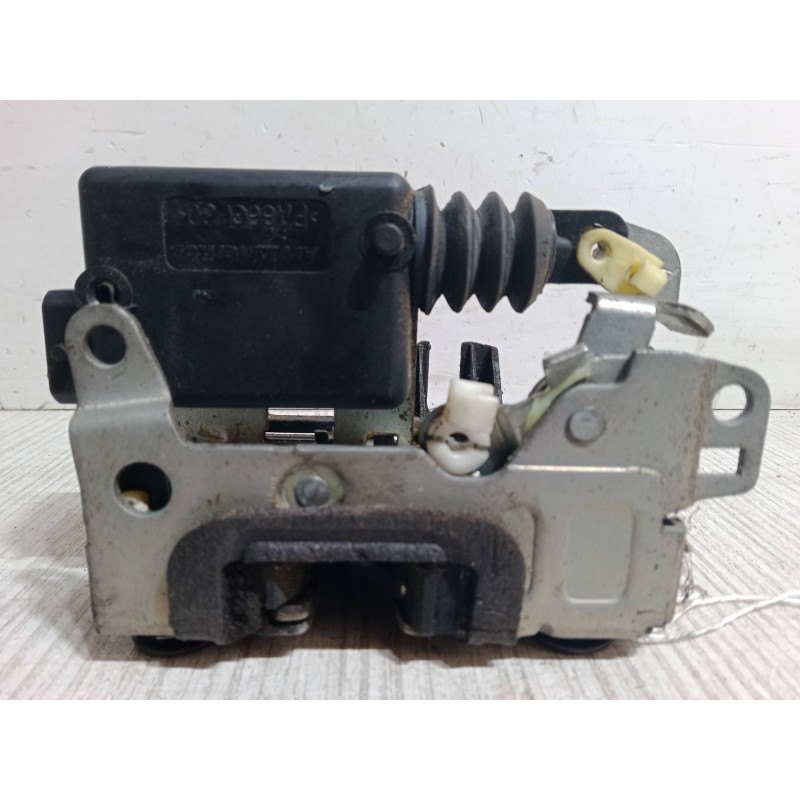 Recambio de cerradura puerta delantera derecha para dacia sandero 1.2 16v referencia OEM IAM 8200735224  