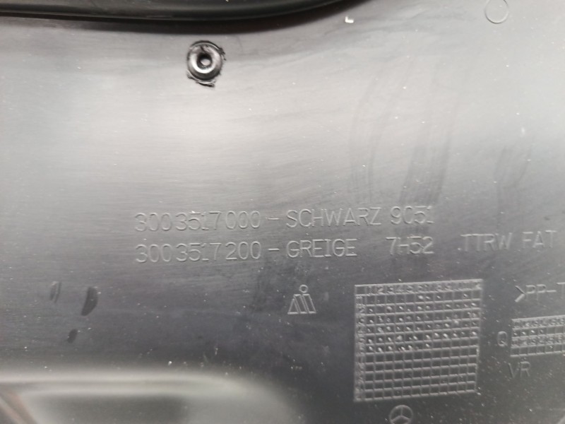 Recambio de guarnecido puerta delantera derecha para mercedes-benz clase a (w176) a 220 d (176.003) referencia OEM IAM A17672014