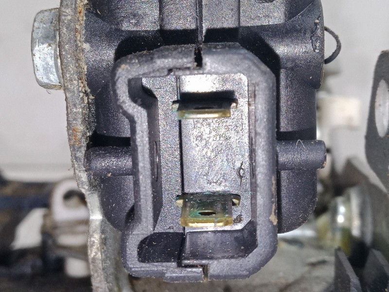 Recambio de cerradura puerta delantera derecha para dacia sandero 1.2 16v referencia OEM IAM 8200735224  