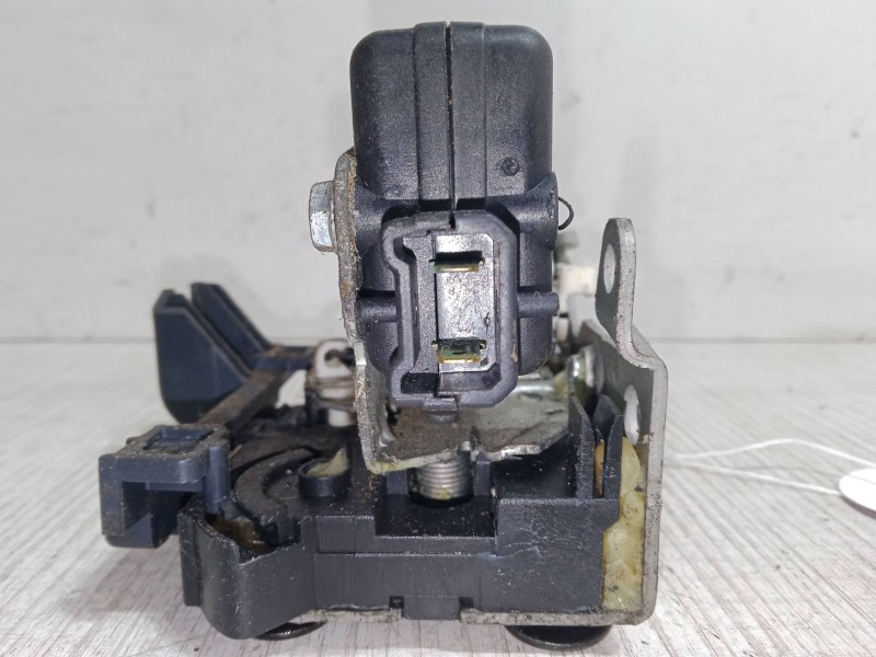 Recambio de cerradura puerta delantera derecha para dacia sandero 1.2 16v referencia OEM IAM 8200735224  