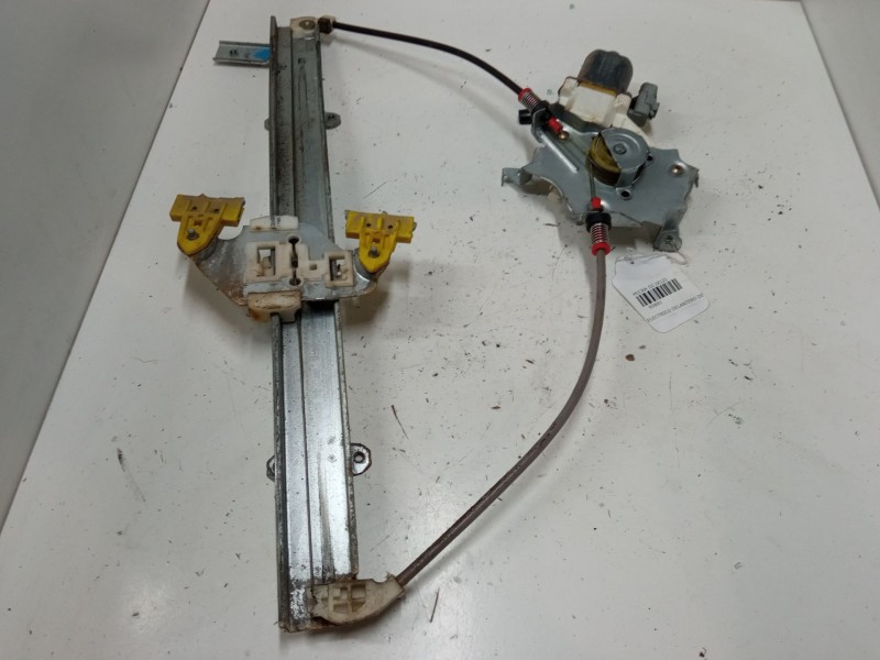 Recambio de elevalunas electrico delantero derecho para nissan micra iii (k12) 1.2 16v referencia OEM IAM 0130822203  