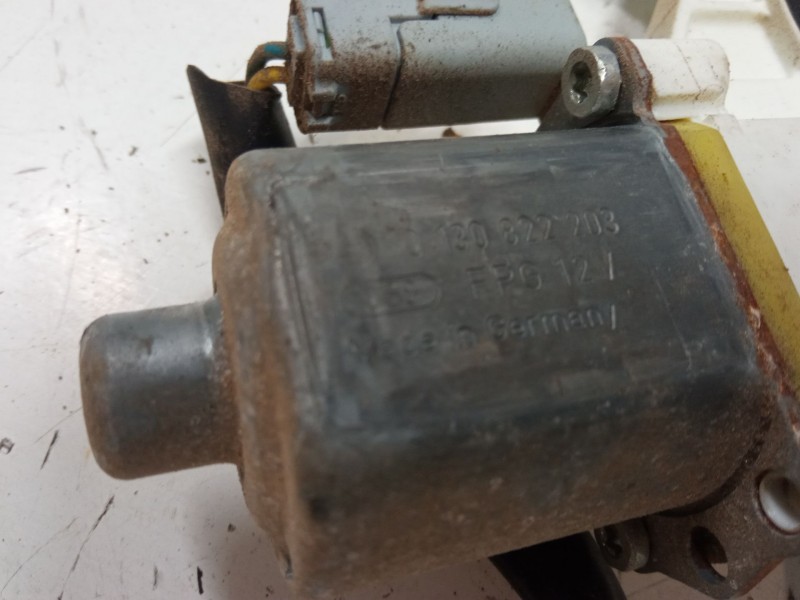 Recambio de elevalunas electrico delantero derecho para nissan micra iii (k12) 1.2 16v referencia OEM IAM 0130822203  