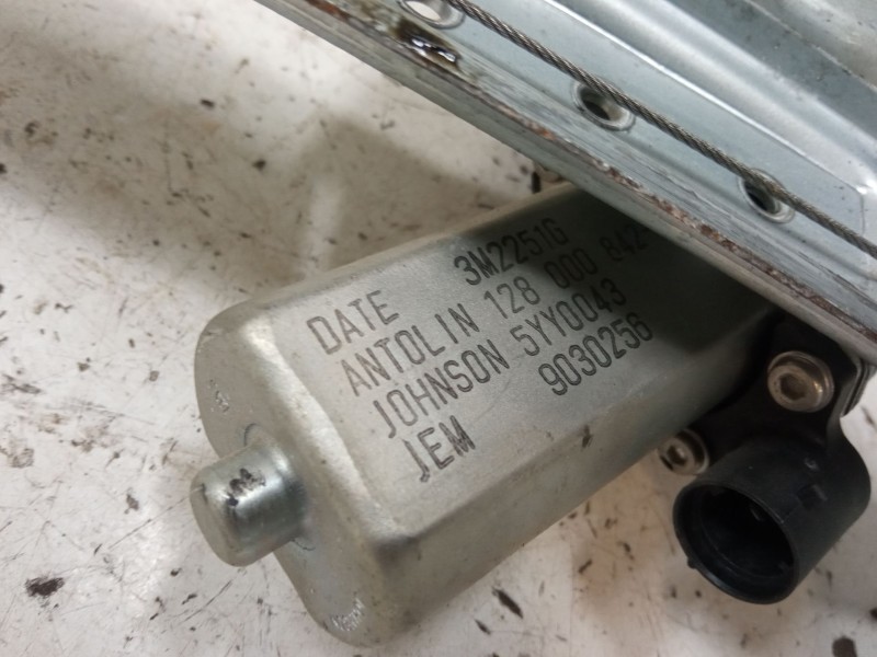 Recambio de elevalunas electrico delantero derecho para dacia sandero (bs_) 1.6 mpi 85 (bs03) referencia OEM IAM   