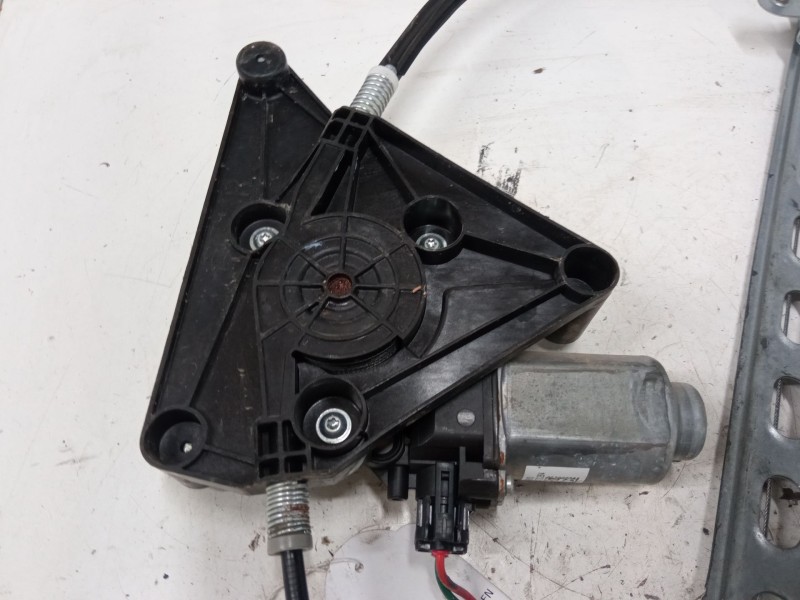 Recambio de elevalunas electrico delantero derecho para peugeot 108 1.2 referencia OEM IAM 430086K0  