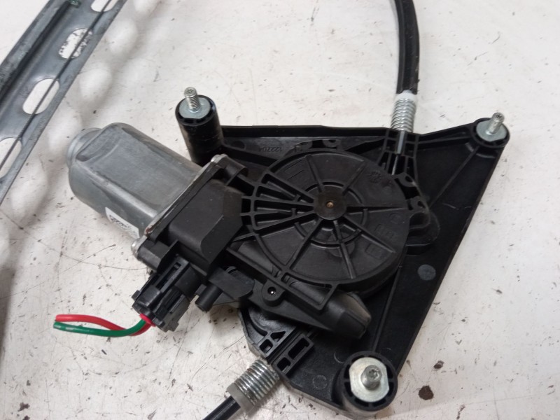 Recambio de elevalunas electrico delantero derecho para peugeot 108 1.2 referencia OEM IAM 430086K0  