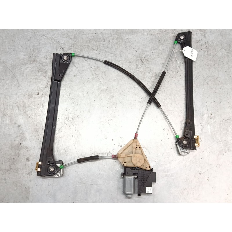 Recambio de elevalunas electrico delantero derecho para volkswagen polo iv (9n_, 9a_) 1.4 16v referencia OEM IAM 440774FR  