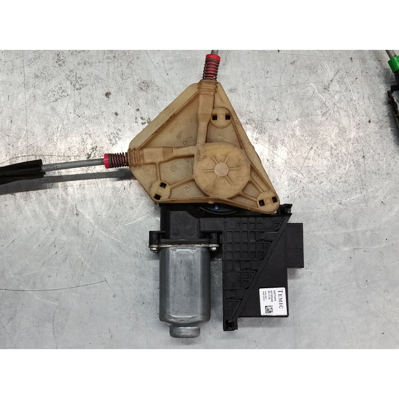 Recambio de elevalunas electrico delantero derecho para volkswagen polo iv (9n_, 9a_) 1.4 16v referencia OEM IAM 440774FR  