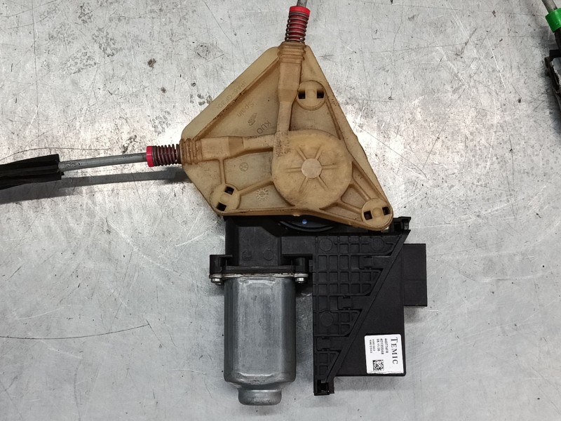 Recambio de elevalunas electrico delantero derecho para volkswagen polo iv (9n_, 9a_) 1.4 16v referencia OEM IAM 440774FR  