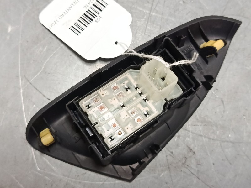 Recambio de mando elevalunas delantero izquierdo para peugeot 108 1.2 referencia OEM IAM   