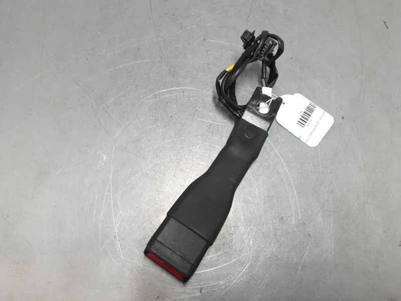 Recambio de anclaje cinturon delantero derecho para peugeot 108 1.2 referencia OEM IAM   