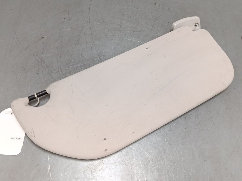 Recambio de parasol izquierdo para peugeot 108 1.2 referencia OEM IAM 16117727BJ  