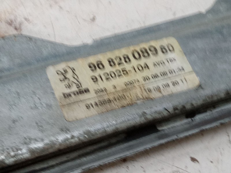 Recambio de elevalunas electrico delantero izquierdo para peugeot 3008 i monospace (0u_) 1.6 vti referencia OEM IAM 9682808980  