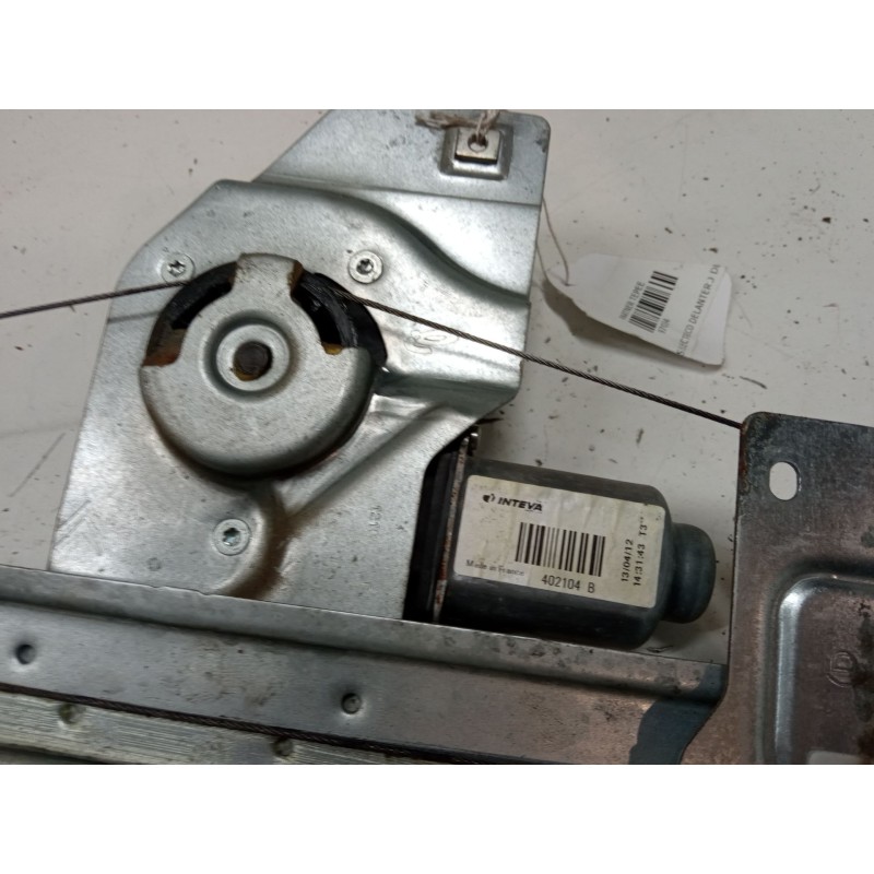 Recambio de elevalunas electrico delantero derecho para peugeot partner tepee 1.6 hdi 90 referencia OEM IAM 402104 B  