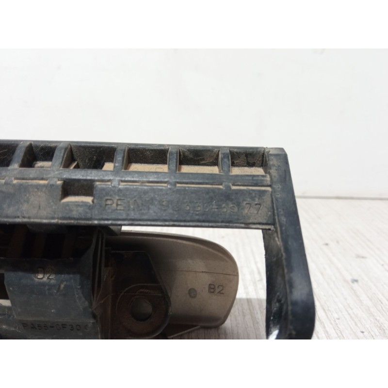 Recambio de maneta exterior puerta delantera derecha para citroën xsara picasso (n68) 2.0 hdi referencia OEM IAM 9633343577  