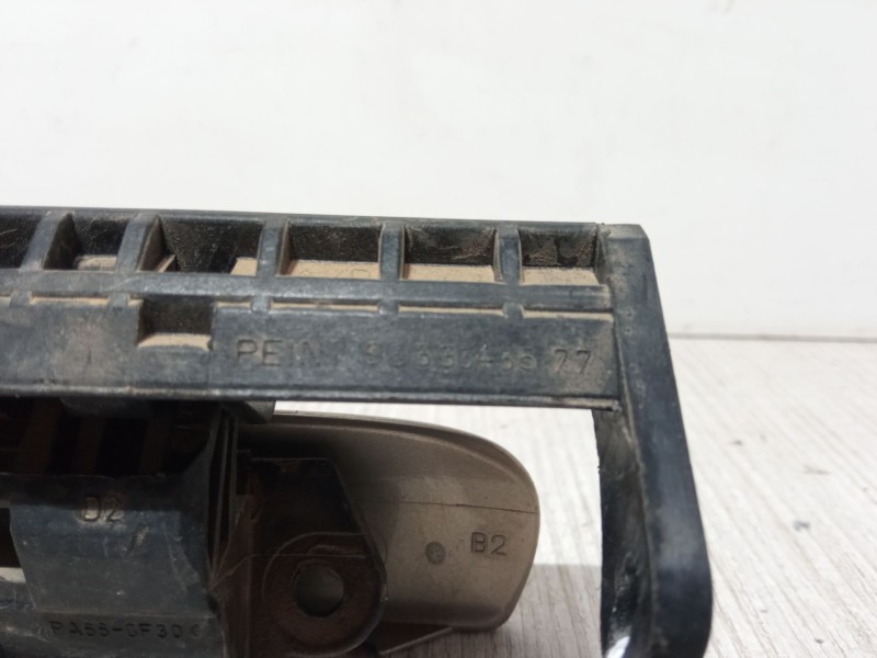 Recambio de maneta exterior puerta delantera derecha para citroën xsara picasso (n68) 2.0 hdi referencia OEM IAM 9633343577  
