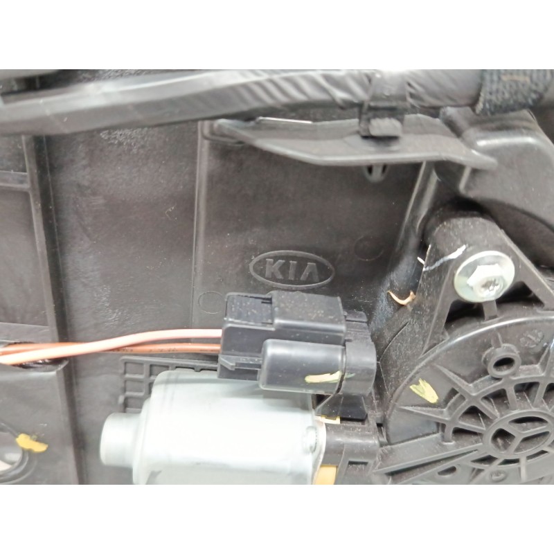 Recambio de elevalunas electrico delantero derecho para kia sportage iv (ql, qle) 1.7 crdi referencia OEM IAM 82480 F15110  