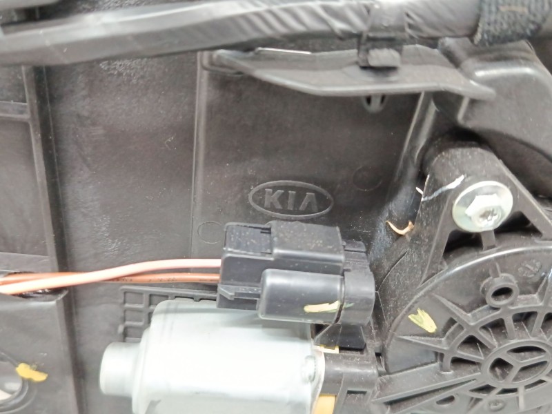Recambio de elevalunas electrico delantero derecho para kia sportage iv (ql, qle) 1.7 crdi referencia OEM IAM 82480 F15110  