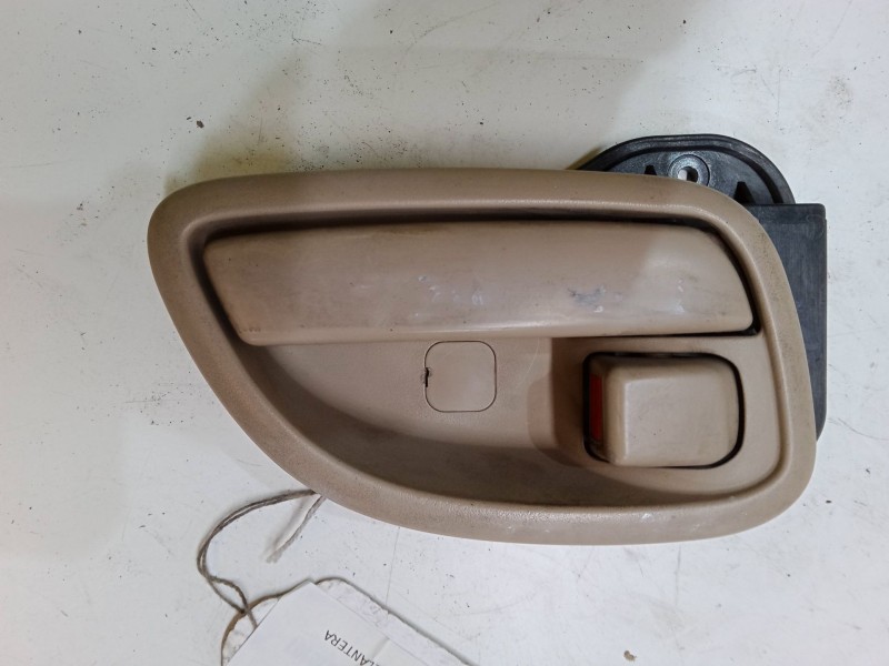 Recambio de maneta interior puerta delantera izquierda para kia carens iii monospace (un) 2.0 crdi 115 referencia OEM IAM   