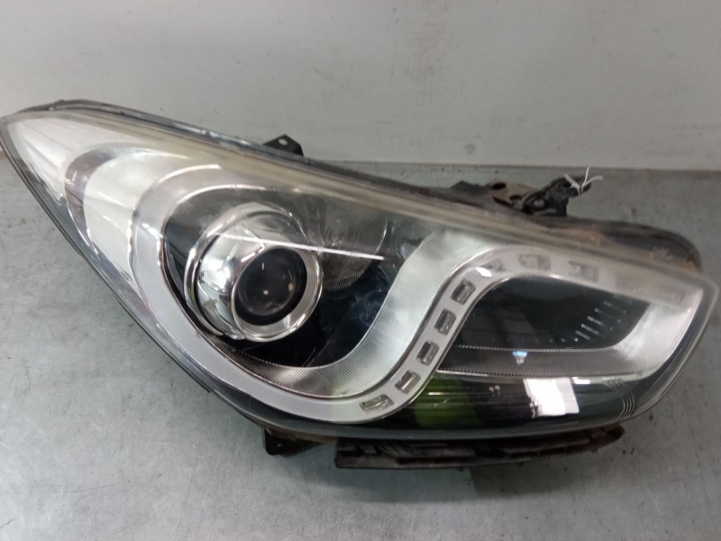 Recambio de faro derecho para hyundai i40 i (vf) 1.7 crdi referencia OEM IAM 921023ZXXX  