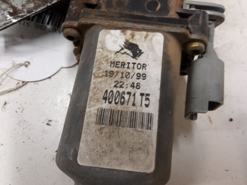 Recambio de elevalunas electrico delantero izquierdo para citroën saxo (s0, s1) 1.5 d referencia OEM IAM 400671 T5  