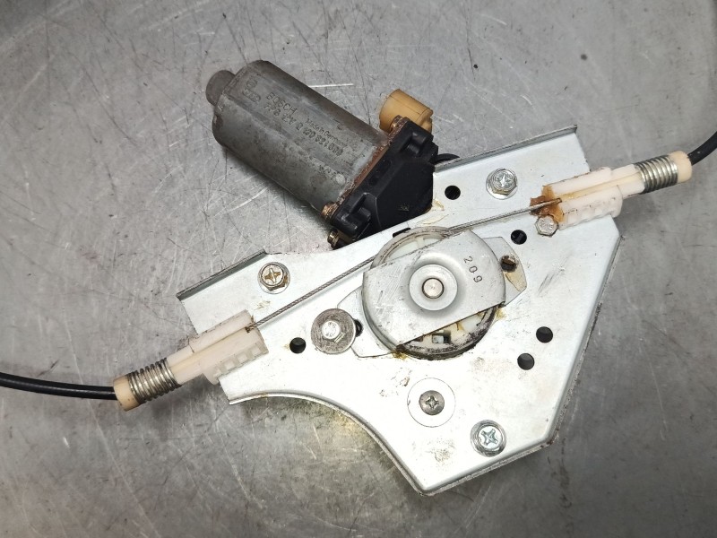 Recambio de elevalunas electrico delantero izquierdo para renault clio ii (bb_, cb_) 1.4 (b/cb0c, b/cb0s) referencia OEM IAM   