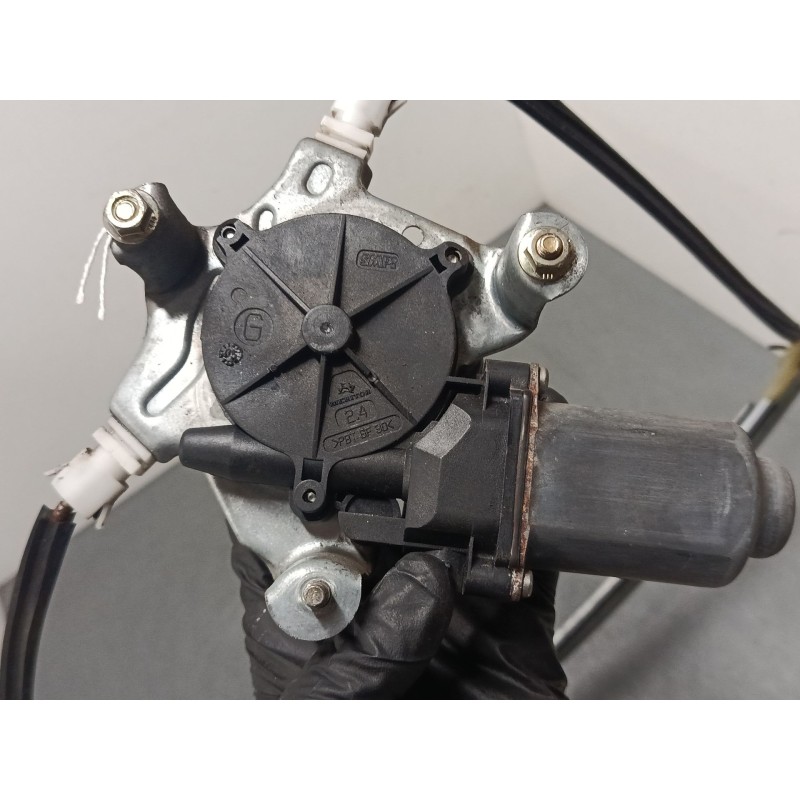 Recambio de elevalunas electrico delantero izquierdo para renault clio ii (bb_, cb_) 1.5 dci (b/cb08) referencia OEM IAM 400733 