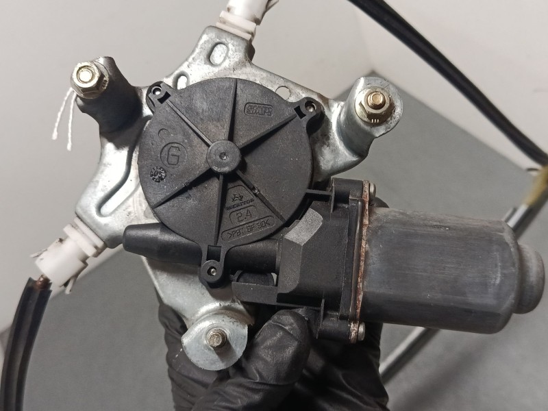 Recambio de elevalunas electrico delantero izquierdo para renault clio ii (bb_, cb_) 1.5 dci (b/cb08) referencia OEM IAM 400733 