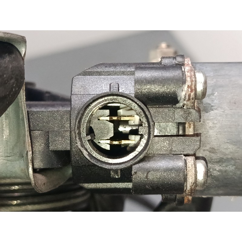 Recambio de elevalunas electrico delantero izquierdo para renault clio ii (bb_, cb_) 1.5 dci (b/cb08) referencia OEM IAM 400733 