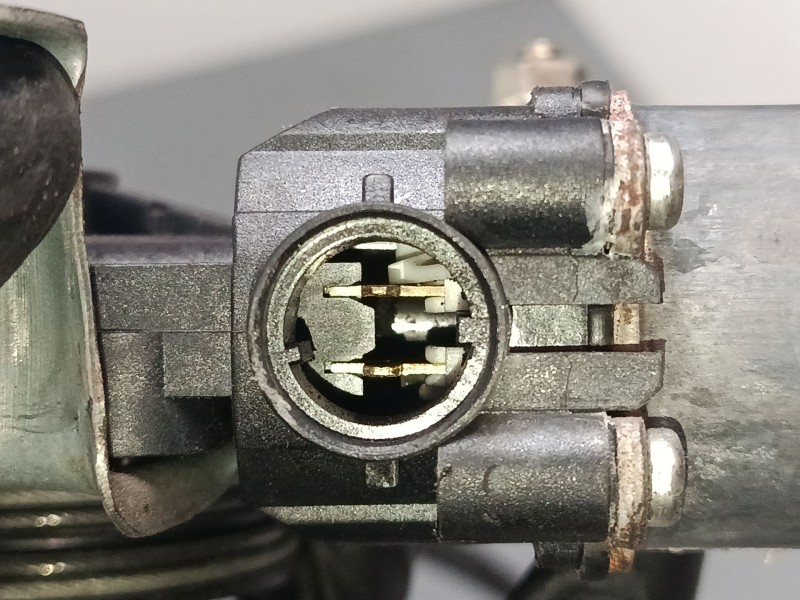 Recambio de elevalunas electrico delantero izquierdo para renault clio ii (bb_, cb_) 1.5 dci (b/cb08) referencia OEM IAM 400733 