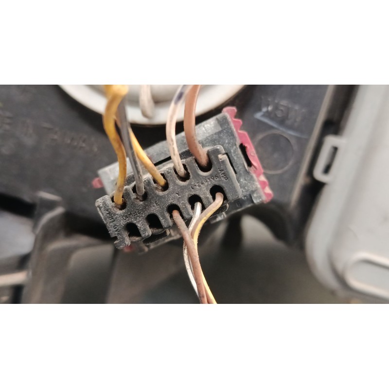 Recambio de faro izquierdo para opel corsa c (x01) 1.3 cdti (f08, f68) referencia OEM IAM 084421136L  