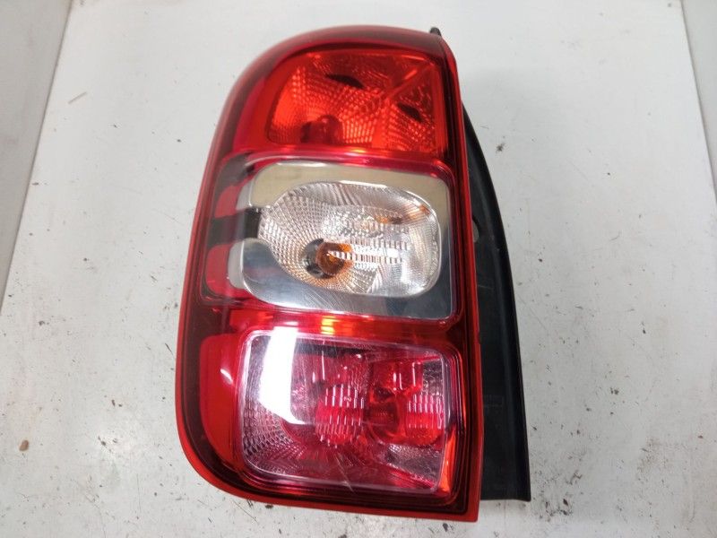 Recambio de piloto trasero izquierdo para dacia duster (hs_) 1.5 dci (hsaj) referencia OEM IAM 265551679R  