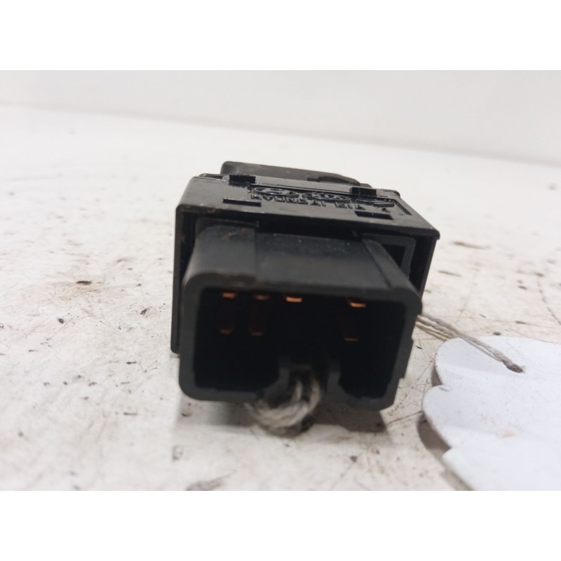 Recambio de mando elevalunas trasero derecho para hyundai santa fé ii (cm) 2.2 crdi gls referencia OEM IAM   