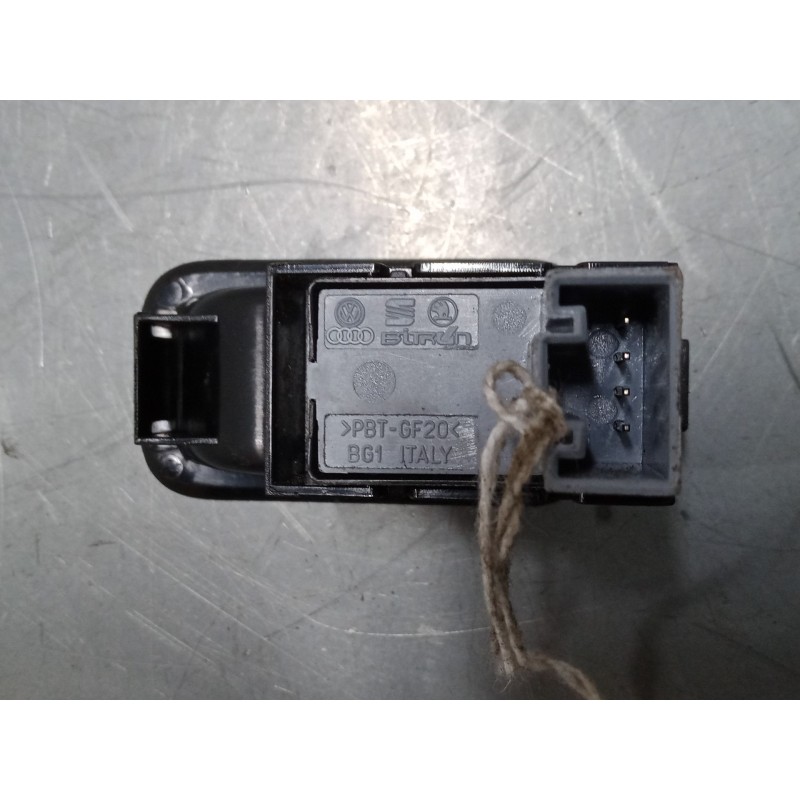 Recambio de mando elevalunas trasero derecho para volkswagen polo v (6r1, 6c1) 1.4 tdi referencia OEM IAM   
