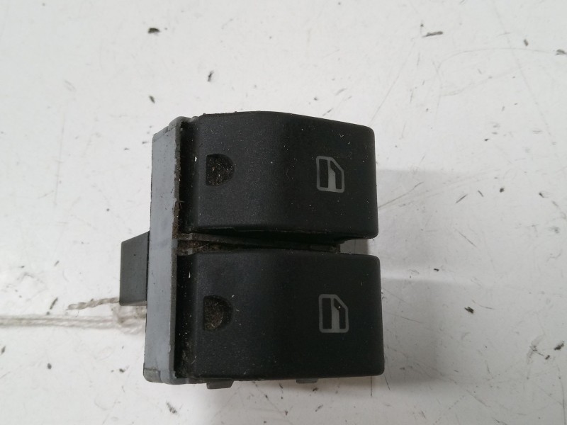 Recambio de mando elevalunas delantero izquierdo para volkswagen polo iv (9n_, 9a_) 1.4 16v referencia OEM IAM   