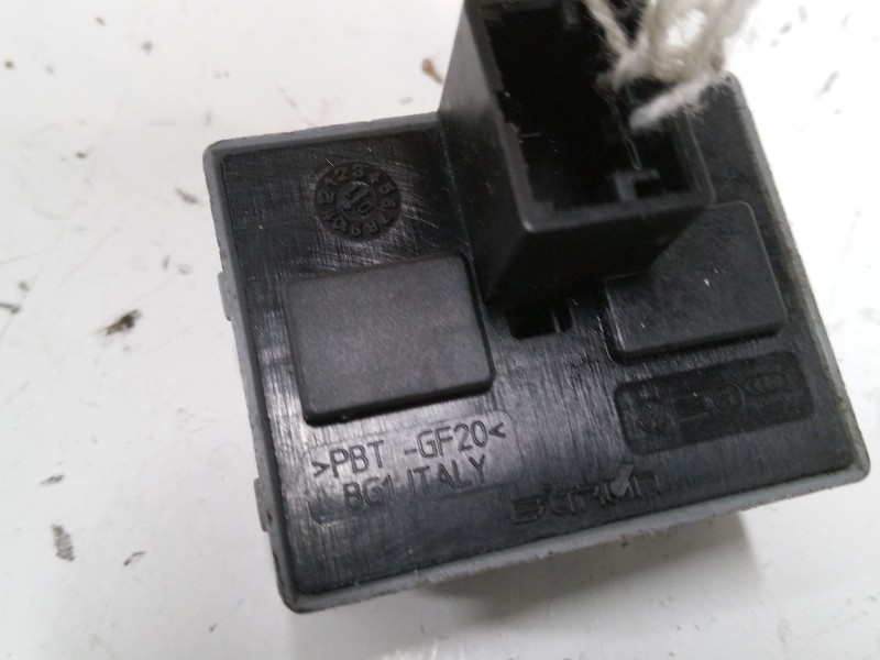 Recambio de mando elevalunas delantero izquierdo para volkswagen polo iv (9n_, 9a_) 1.4 16v referencia OEM IAM   