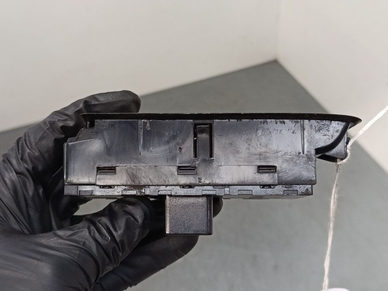 Recambio de mando elevalunas delantero izquierdo para volkswagen polo v (6r1, 6c1) 1.2 tdi referencia OEM IAM   