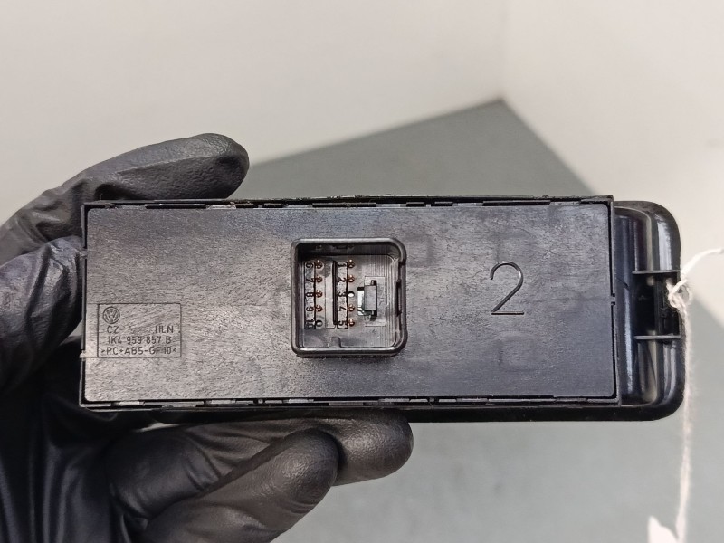 Recambio de mando elevalunas delantero izquierdo para volkswagen polo v (6r1, 6c1) 1.2 tdi referencia OEM IAM   