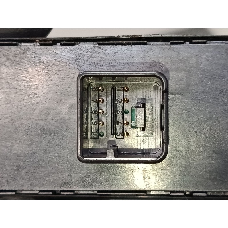 Recambio de mando elevalunas delantero izquierdo para volkswagen polo v (6r1, 6c1) 1.2 tdi referencia OEM IAM   