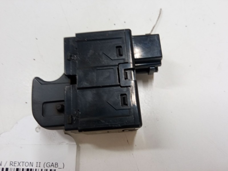 Recambio de mando elevalunas trasero izquierdo para ssangyong rexton / rexton ii (gab_) 2.7 xdi referencia OEM IAM   