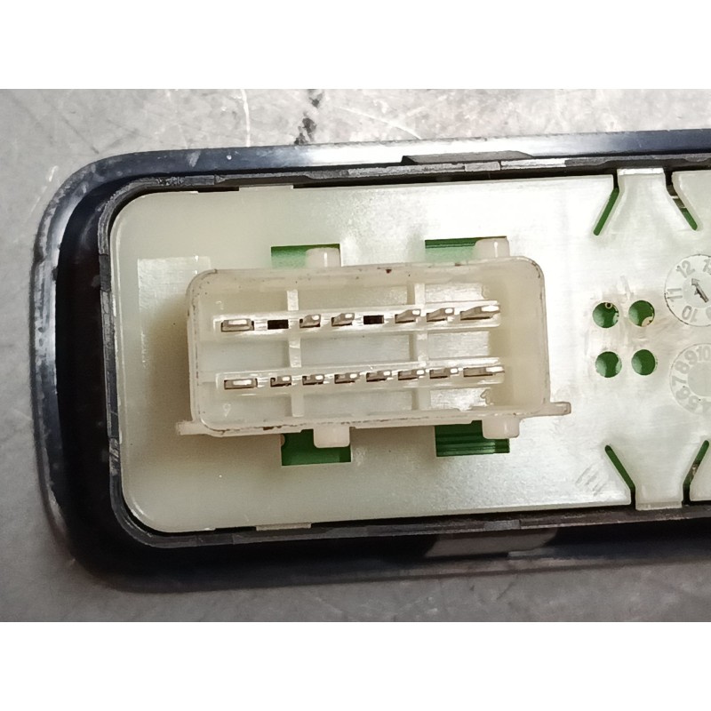 Recambio de mando elevalunas delantero izquierdo para citroën c3 ii (sc_) 1.2 vti 82 referencia OEM IAM   