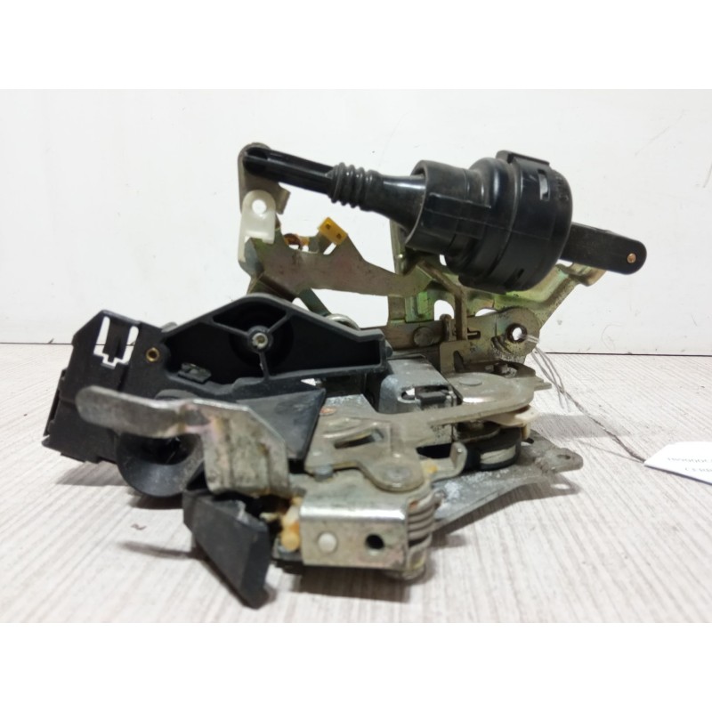 Recambio de cerradura puerta delantera derecha para mercedes-benz clase e (w210) e 320 (210.055) referencia OEM IAM A202720  