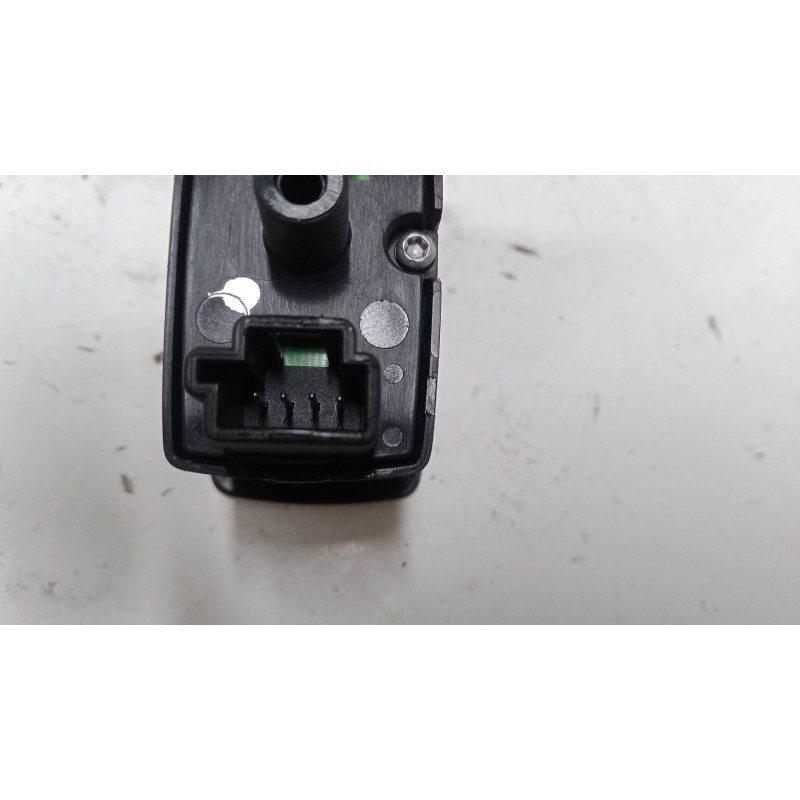 Recambio de mando elevalunas trasero izquierdo para mercedes-benz clase b sports tourer (w245) b 150 (245.231) referencia OEM IA