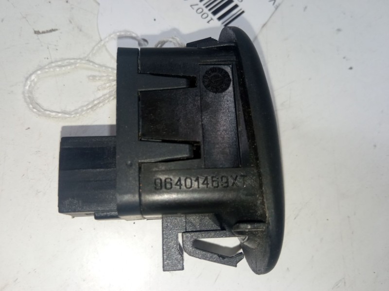 Recambio de mando elevalunas delantero derecho para peugeot 1007 (km_) 1.4 hdi referencia OEM IAM 96401469XT  