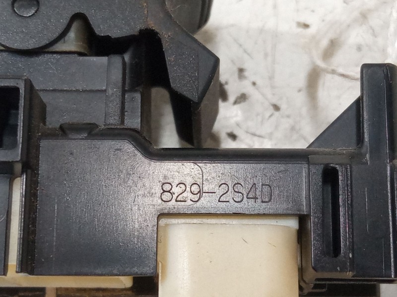 Recambio de mando elevalunas delantero derecho para peugeot 108 1.2 referencia OEM IAM   